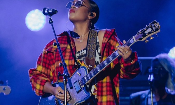 girls-with-guitars-2_46C70p2