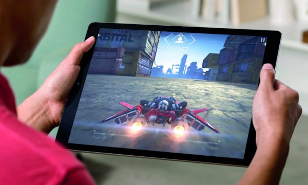 ipadpro_lifestyle-gaming-print_3eRfVQs