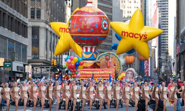 macy-parade-rockettes