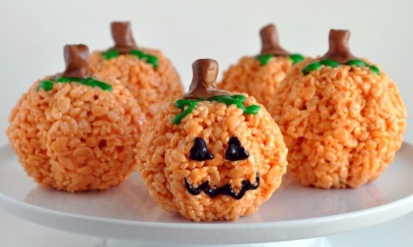 pumpkin-face-rice-krispies-treats-620x375