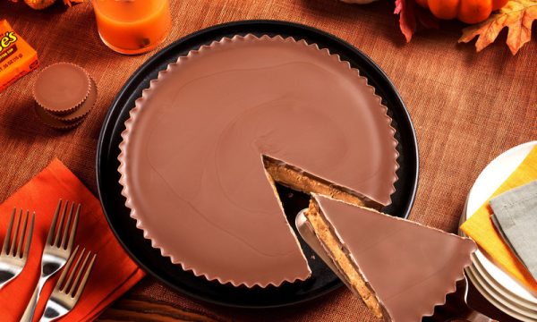 Reese-s-Pie-Tablespread