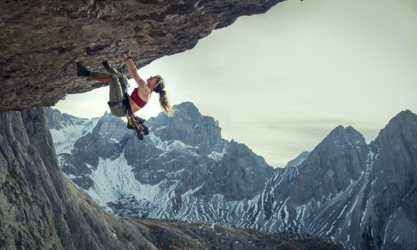 rockclimbing cliffhanger