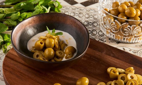 spanish_ajoblanco_with_olives